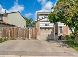 2261 Leominster Dr, Burlington, ON L7P 3W8