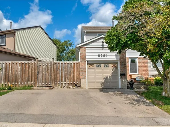 2261 Leominster Dr, Burlington, ON L7P 3W8