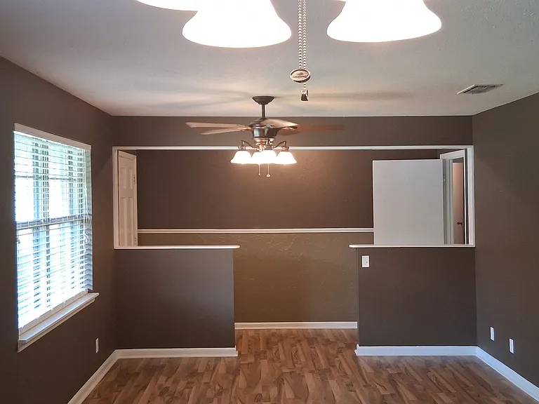 102 Cheryl St — Photo 8