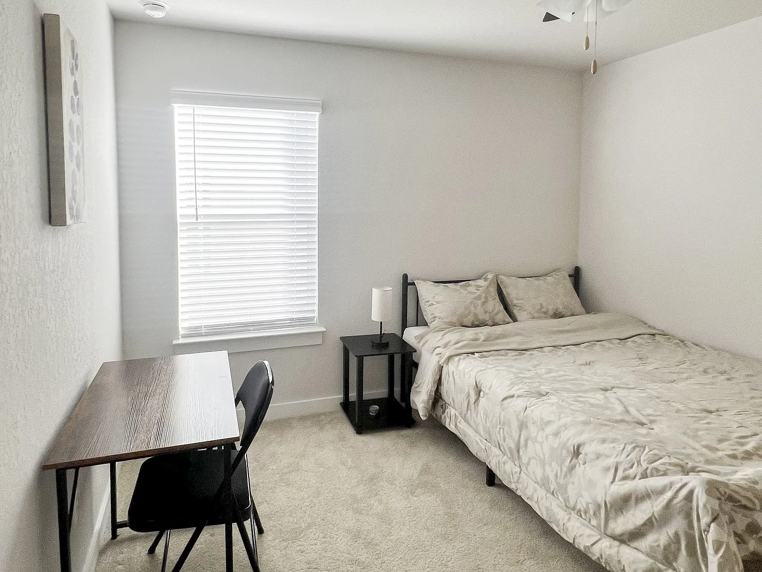 4 bed, 2.0 bath, 2000 sqft, $685 — Photo 2