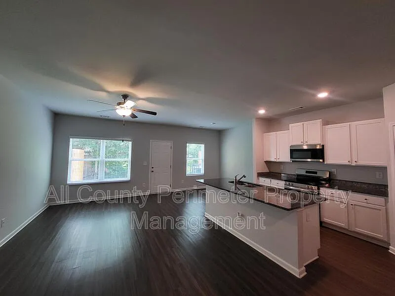 3 bed, 2.5 bath, 1776 sqft, $1,750 — Photo 2