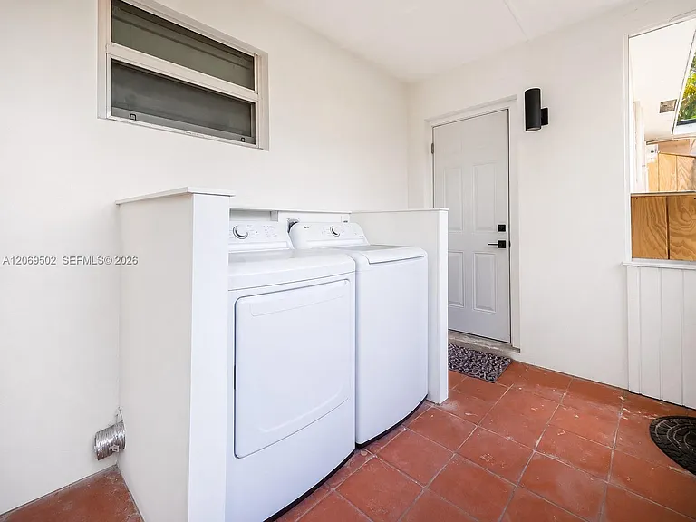 850 SW 12th Ct #850 — Photo 23