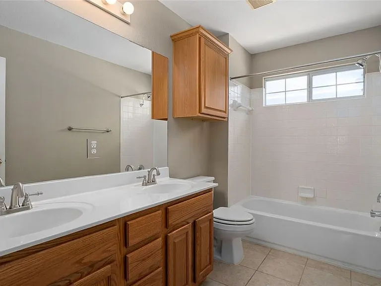 2633 Bolton St — Photo 15