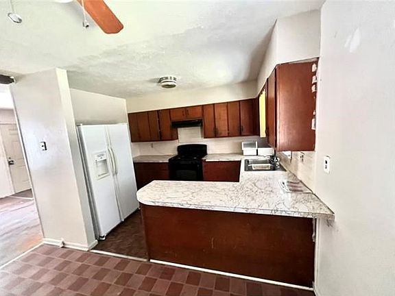 3rd image of 9808 Marsh Ave