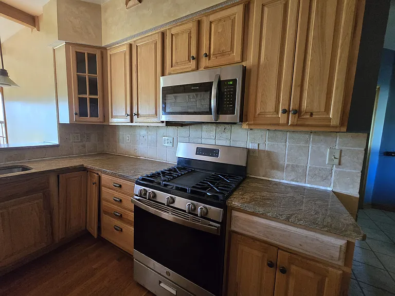 3034 Russell Rd — Photo 2