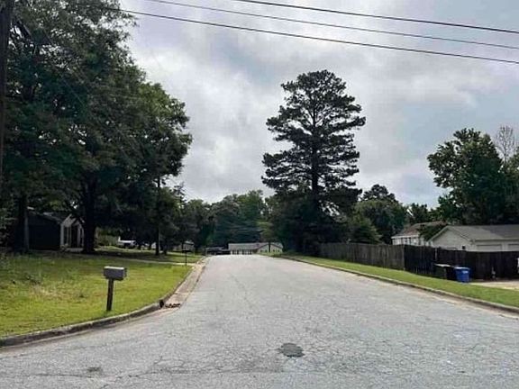 Exterior Neighborhood (street photo)