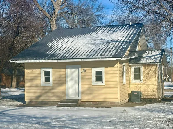 105 N 1st St, Terril, IA 51364