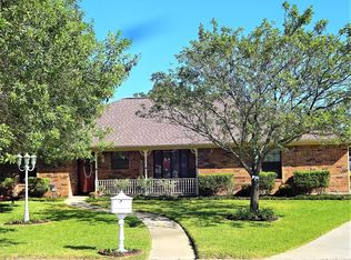 911 Clearview Cir, Krum, TX 76249