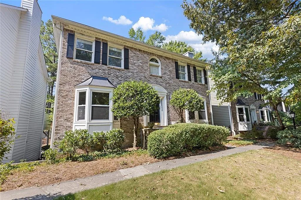 4 bed, 3.5 bath, 2137 sqft, $4,000 — Photo 1