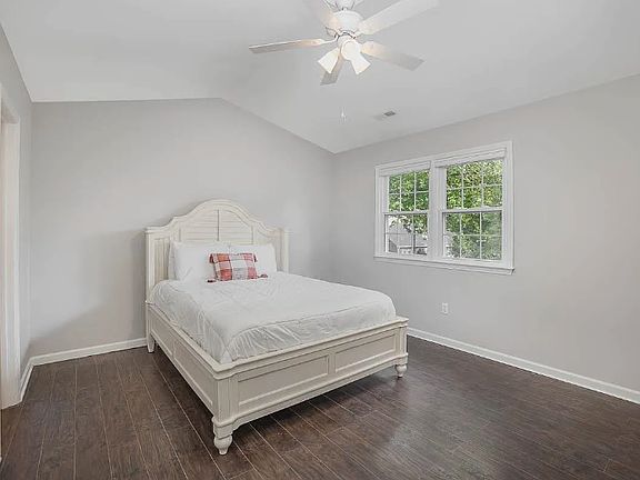 5th image of 130 Shady Meadow Cir