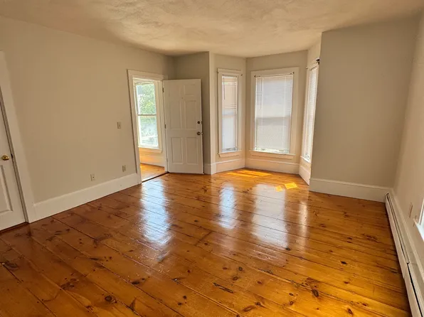 106 Hale St #2, Beverly, MA 01915