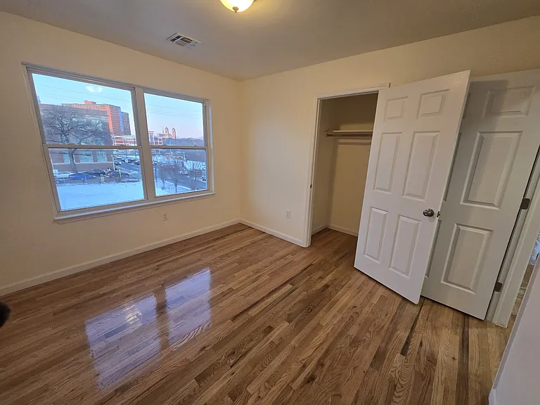 90 1st St #1 — Photo 3