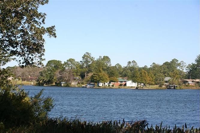 1st image of 550 Twin Lakes Dr