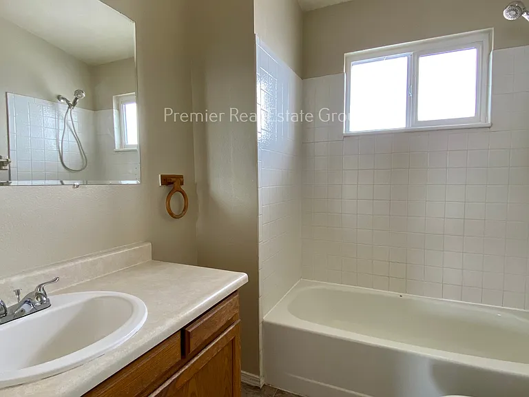 519 Comanche Village Dr — Photo 7
