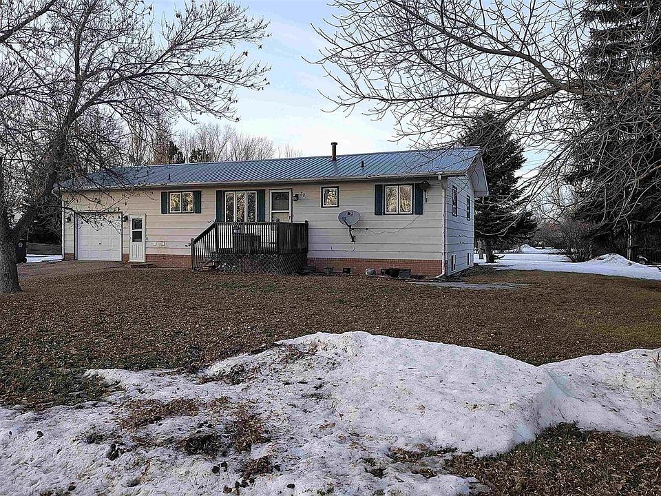 1st image of 301 6th St NE