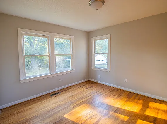 912 Meadowbrook Dr — Photo 5