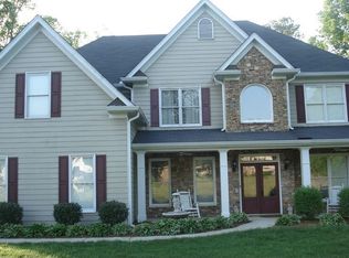 388 Willowwind Dr, Loganville, GA 30052