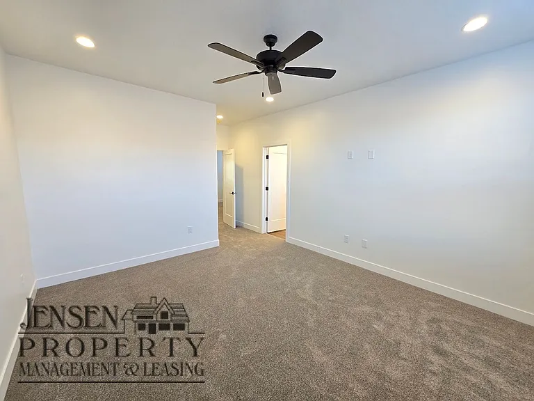 1070 W Albertine Ln — Photo 23
