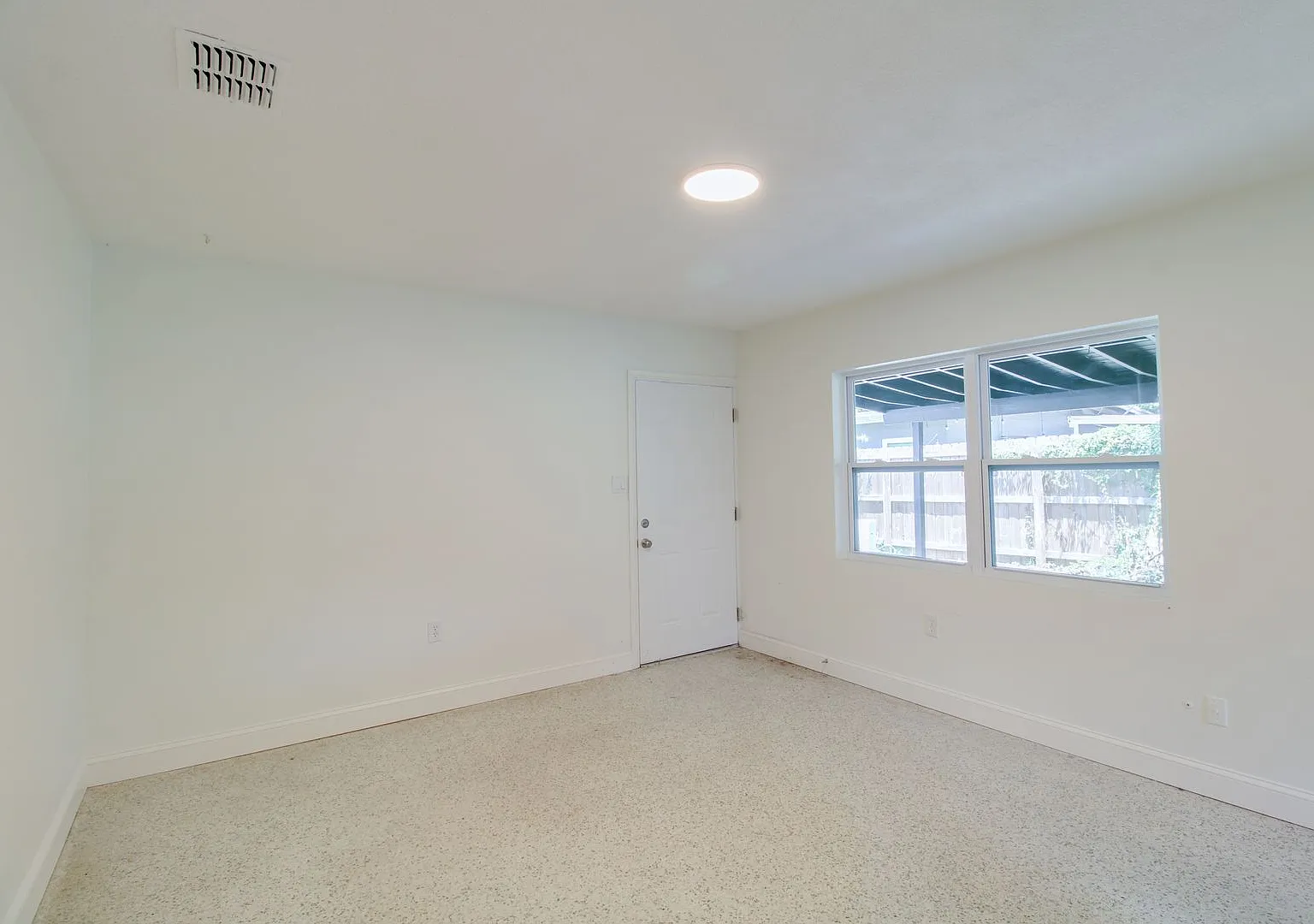 1618 Indiana Ave — Photo 4