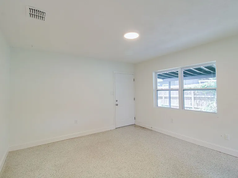 1618 Indiana Ave — Photo 17