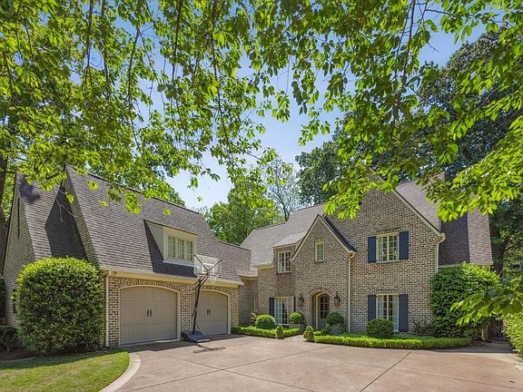 2nd image of 501 Williamsburg Ln