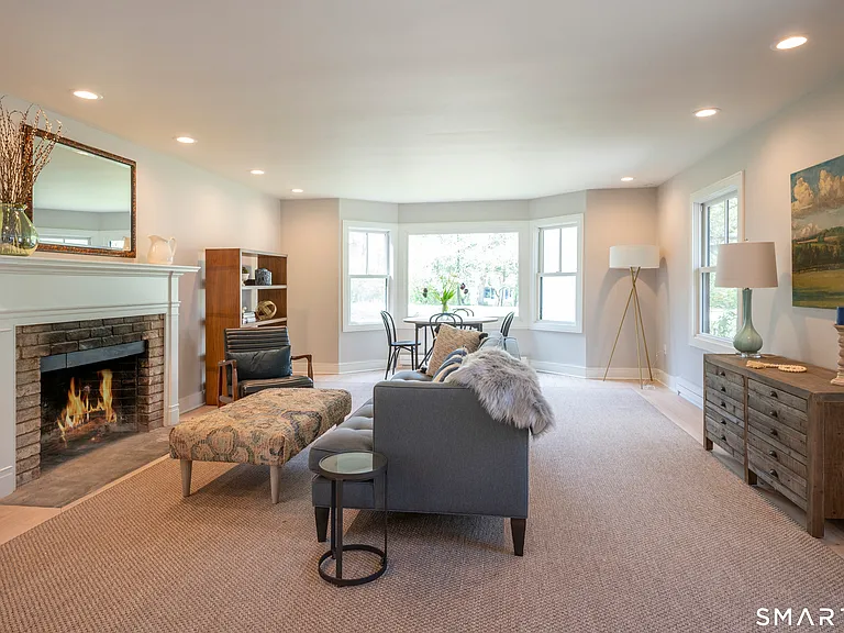 54 Robin Hill Ln — Photo 10