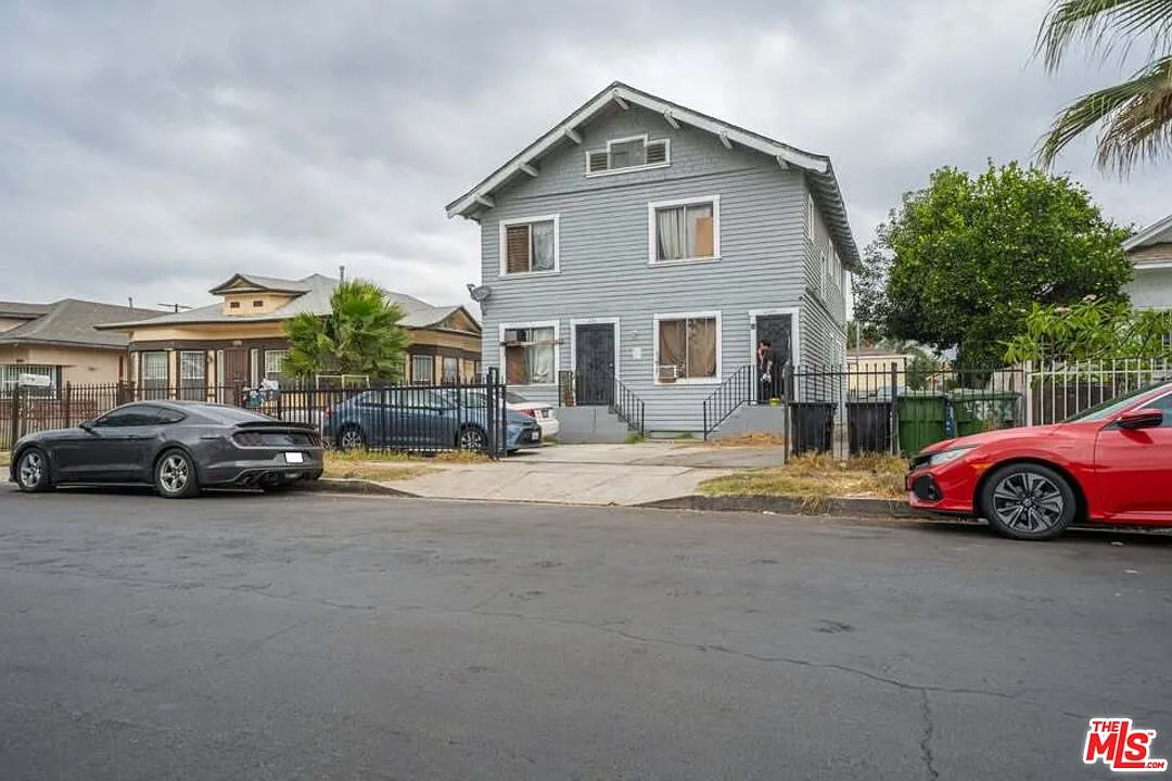 3 bed, 1.0 bath, 1200 sqft, $2,800 — Photo 1