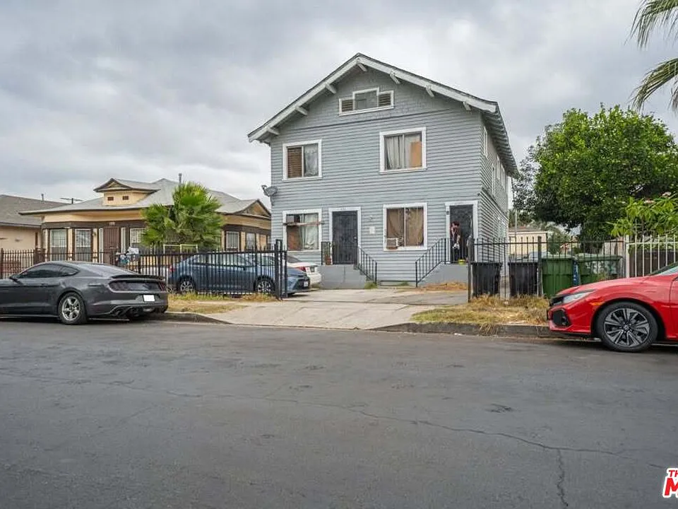 431 E 41st Pl #1/2
