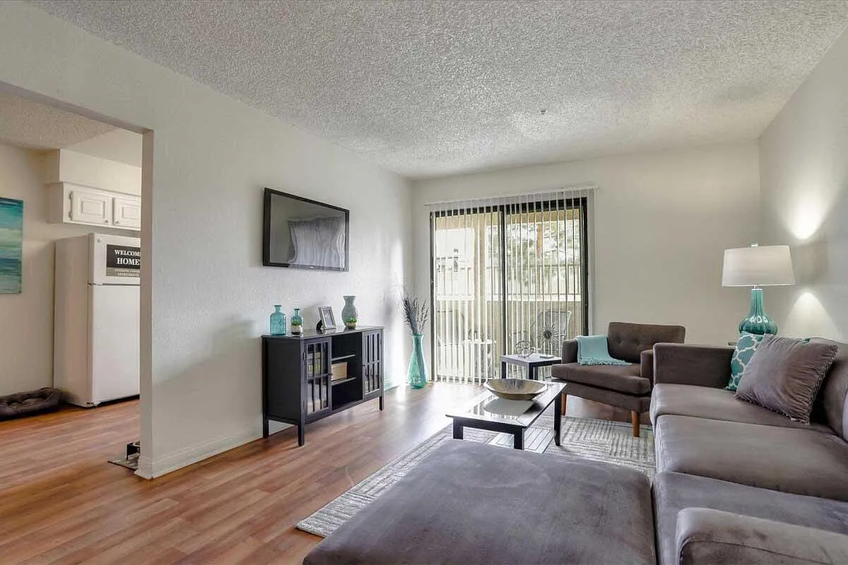 Sterling Sahara Apartments — Photo 2