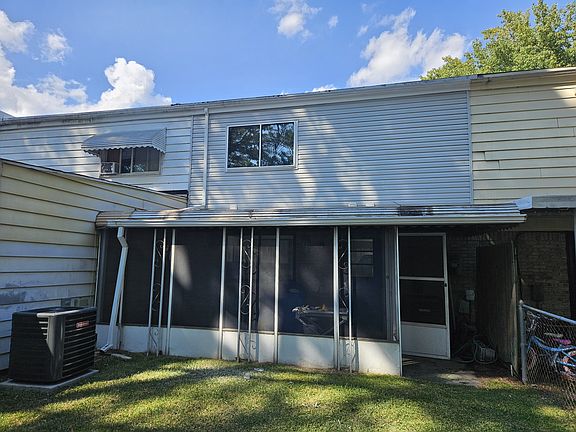 2nd image of 903 Sacony St