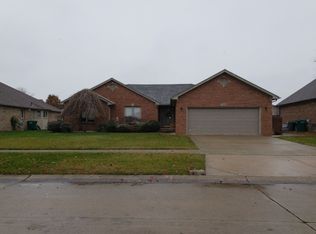 17388 Whispering Pines Dr, Macomb, MI