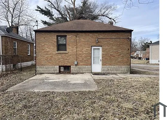 324 Henquin Dr — Photo 11