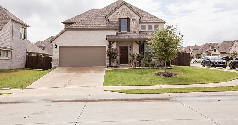 1501 Laurence Ln — Photo 1