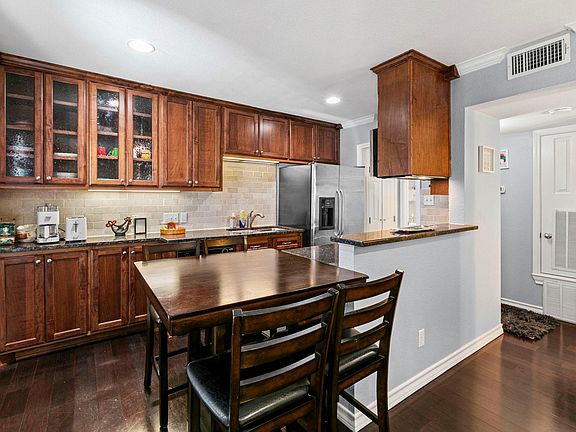 4th image of 407 E 45th St APT 116