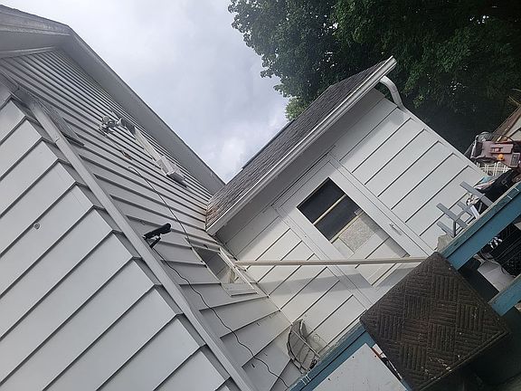 4th image of 135 Magnolia Ave