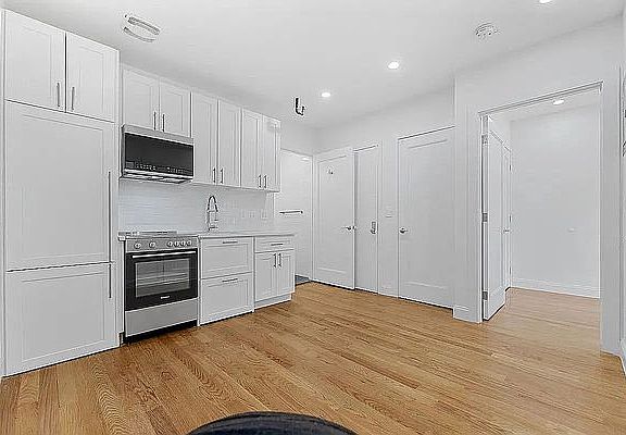 5th image of 208 E 31st St #3F1