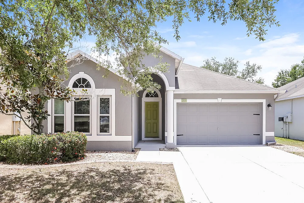 4 bed, 2.0 bath, 2010 sqft, $2,165 — Photo 1