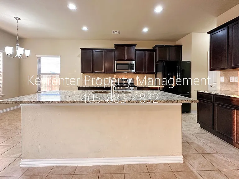 2409 Rosa Cir — Photo 17