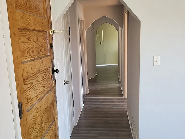 402 N Main St #1 — Photo 2