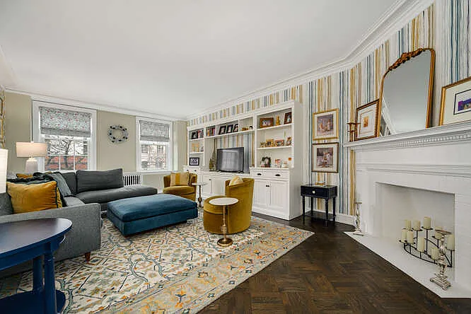 73 E Elm St #4B — Photo 3