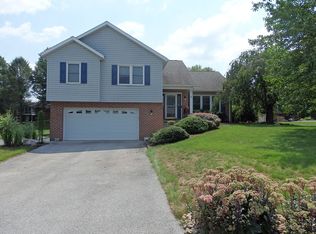 642 Mahantango Dr, Chambersburg, PA 17202