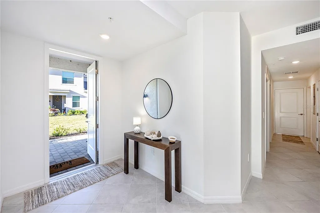 3 bed, 2.0 bath, 1789 sqft, $4,000 — Photo 4
