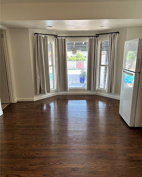 1st image of 832 E 7th St #832