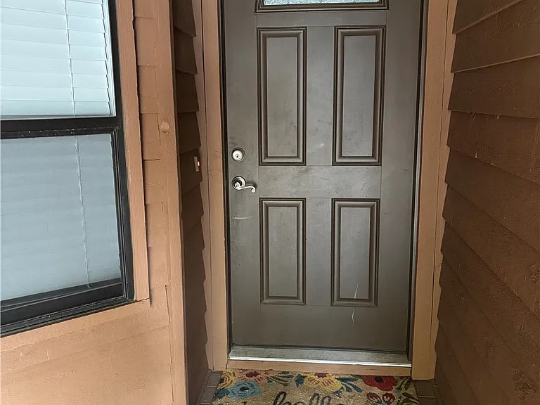 874 Wimbledon Dr — Photo 2