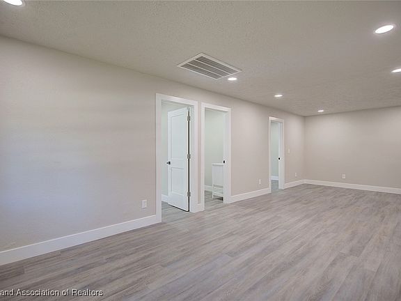 5th image of 3505 King Dr