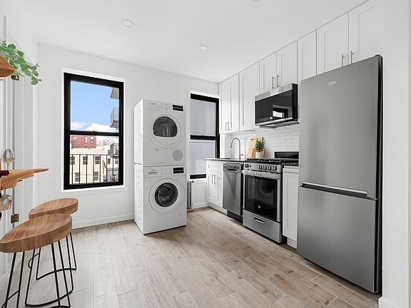 4th image of 90 15th St #3