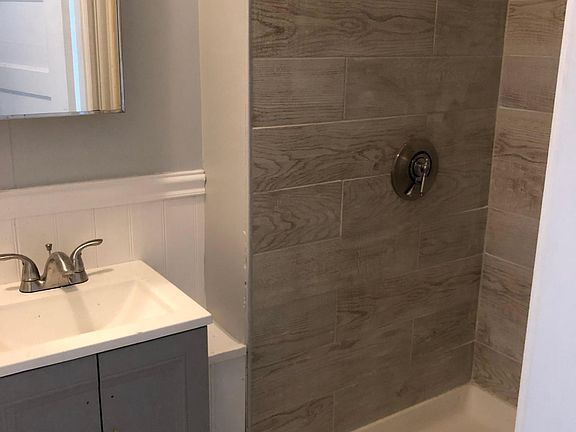 3rd image of 1299 Narragansett Blvd #2