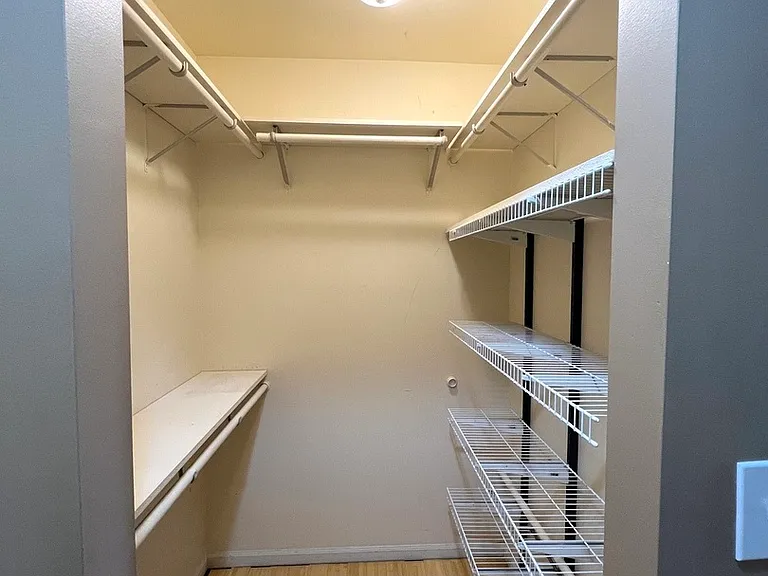 812 Canterbury Ln — Photo 14