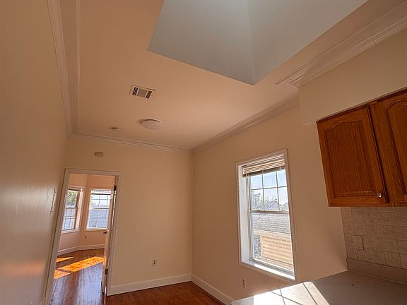 2nd image of 226 Linden Ave #3L