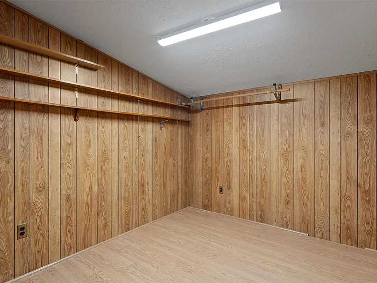 701 Riverwood Dr — Photo 19